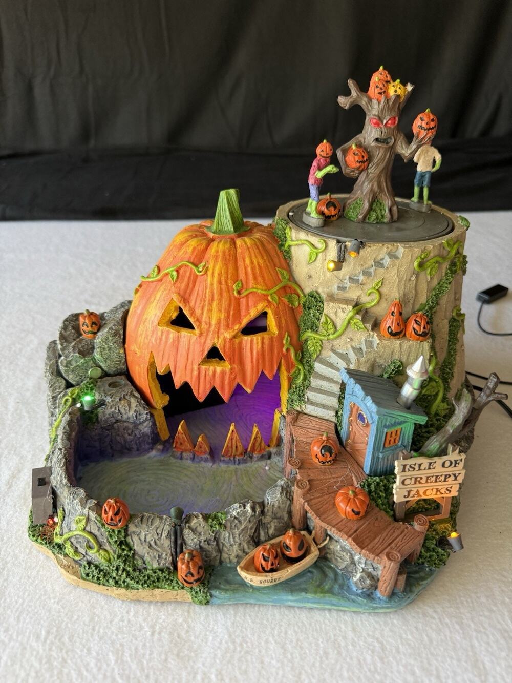 Lemax Spooky Town Isle of Creepy Jacks - 14824 2021 - Scarecrow Missing Left Arm